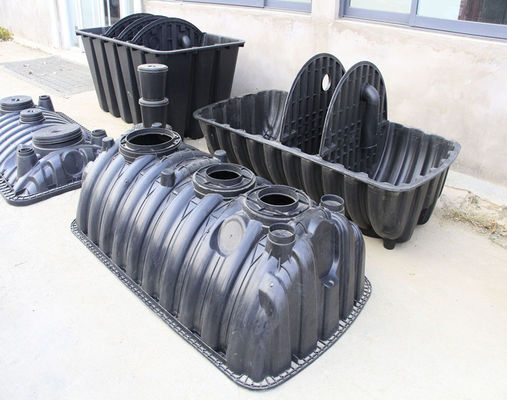 Digesteur de biogaz noir pour le traitement des eaux usées domestiques rurales dans un système d'équipement de sous-sol