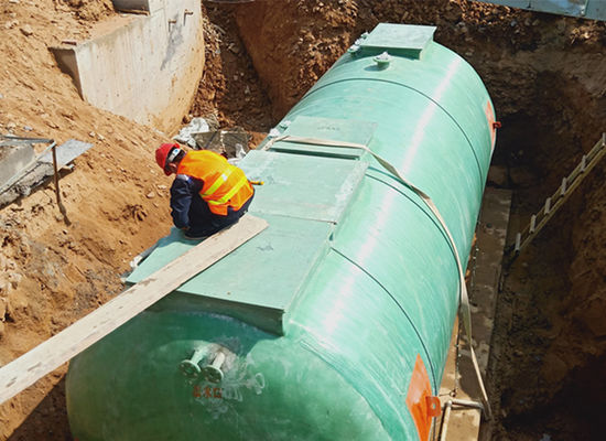 10 à 20 t/heure Machine de traitement des eaux usées à commande entièrement automatique FRP réservoir septique