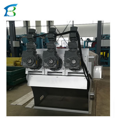 Capacité personnalisée Produits de bonne qualité Machine de séparation à vis pour séchage du fumier 10*8CM