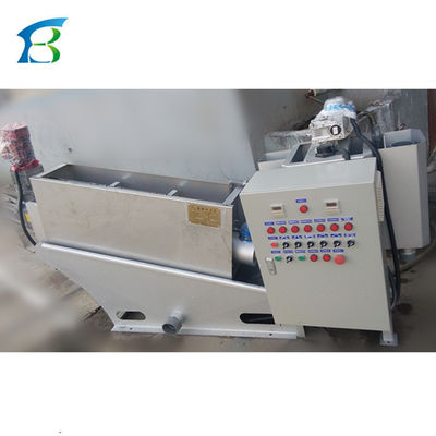 Capacité personnalisée Produits de bonne qualité Machine de séparation à vis pour séchage du fumier 10*8CM