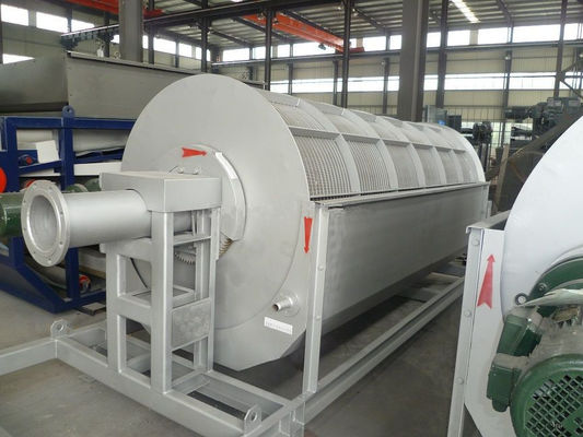 Microfiltre à tambour rotatif pour le recyclage continu des fibres de papier